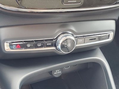 2026 Volvo XC40 B5 Plus