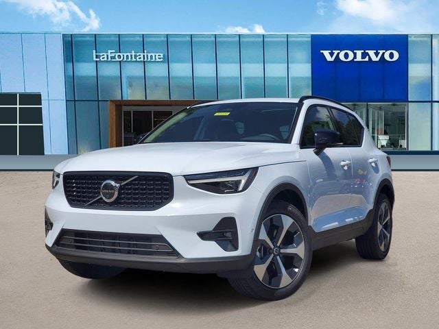 2026 Volvo XC40 B5 Plus