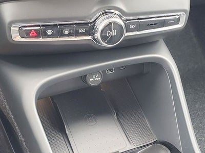 2026 Volvo XC40 B5 Plus