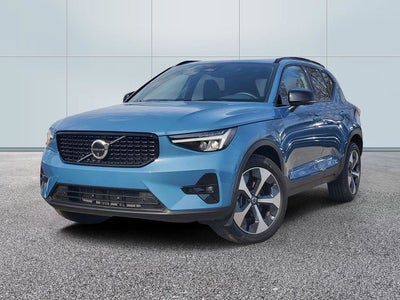 2025 Volvo XC40 B5 Plus Dark Theme