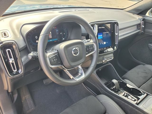 2025 Volvo XC40 B5 Plus Dark Theme