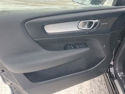 2026 Volvo XC40 B5 Ultra Black Edition