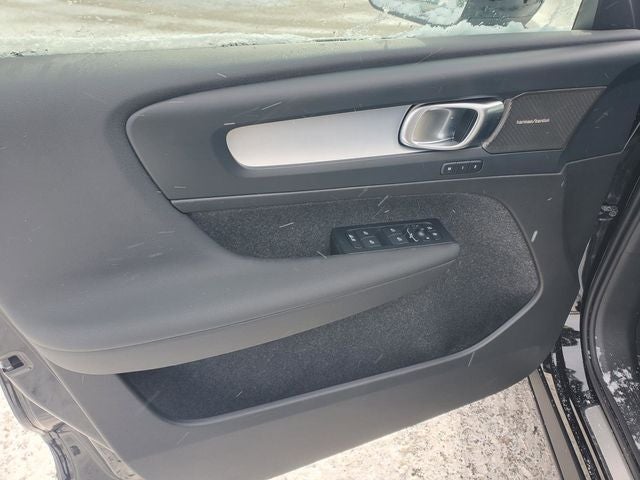 2026 Volvo XC40 B5 Ultra Black Edition