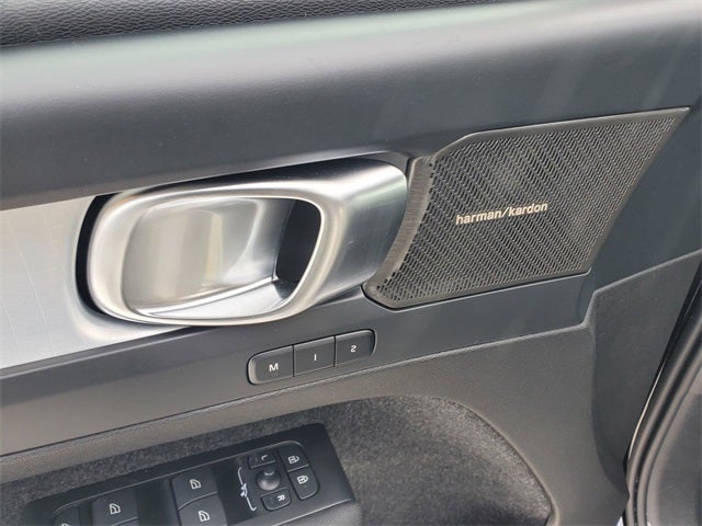 2026 Volvo XC40 B5 Ultra Black Edition