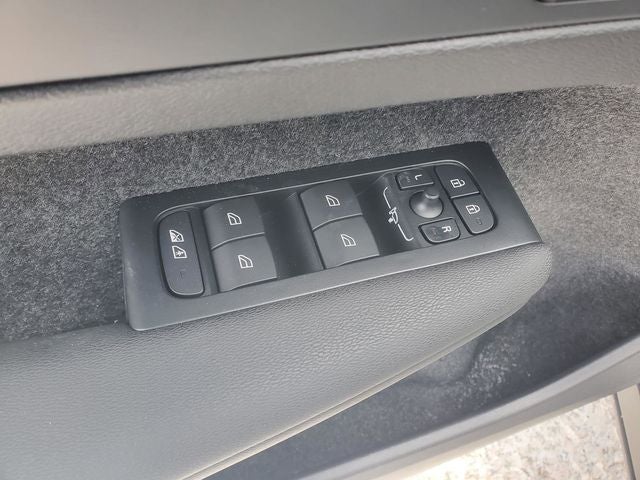 2026 Volvo XC40 B5 Ultra Black Edition