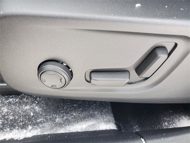 2026 Volvo XC40 B5 Ultra Black Edition