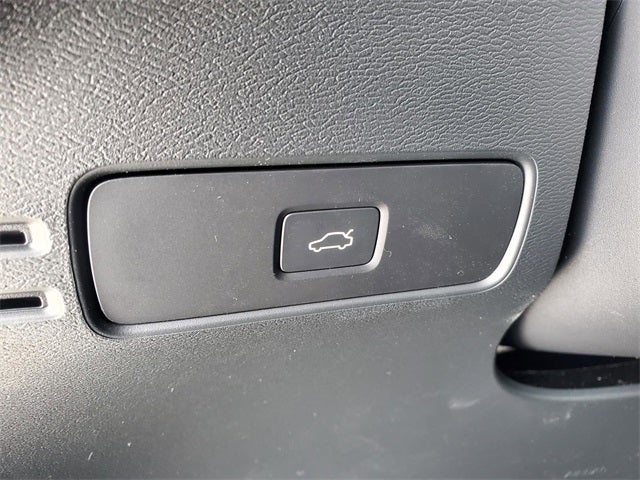 2026 Volvo XC40 B5 Ultra Black Edition