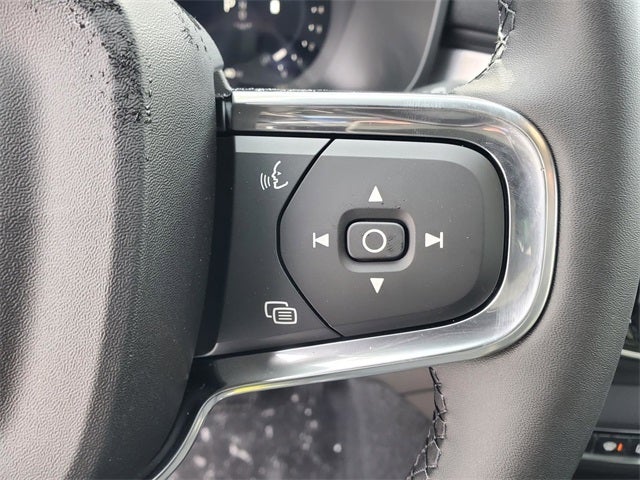 2026 Volvo XC40 B5 Ultra Black Edition