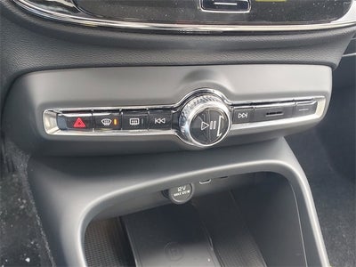 2026 Volvo XC40 B5 Ultra Black Edition