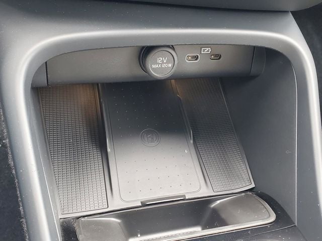 2026 Volvo XC40 B5 Ultra Black Edition