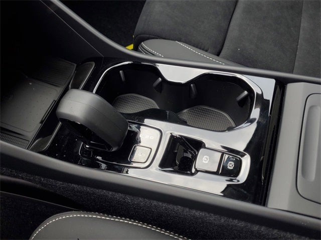 2026 Volvo XC40 B5 Ultra Black Edition