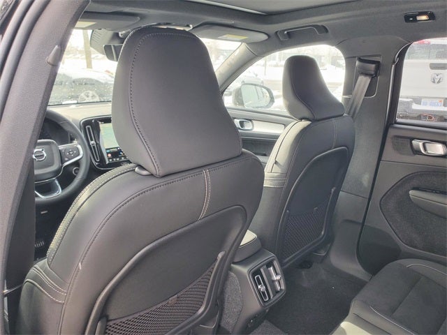 2026 Volvo XC40 B5 Ultra Black Edition