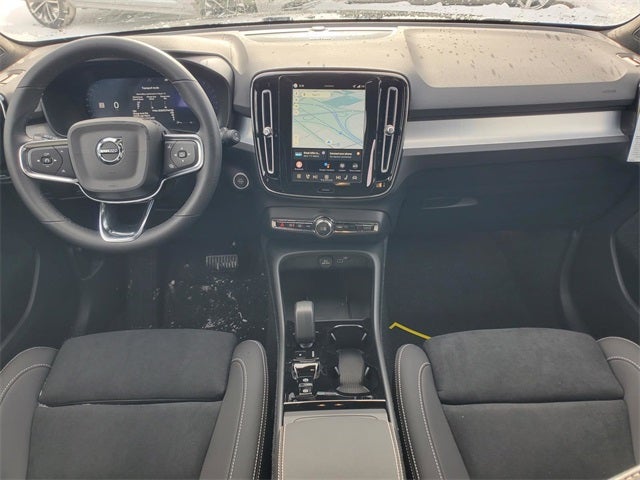 2026 Volvo XC40 B5 Ultra Black Edition