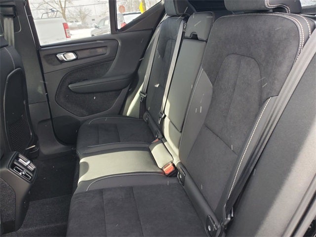 2026 Volvo XC40 B5 Ultra Black Edition