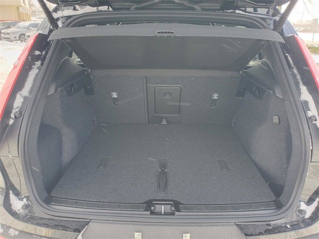 2026 Volvo XC40 B5 Ultra Black Edition