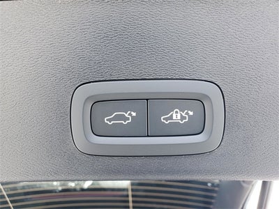 2026 Volvo XC40 B5 Ultra Black Edition