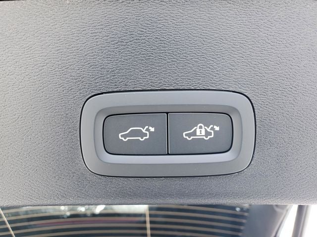 2026 Volvo XC40 B5 Ultra Black Edition