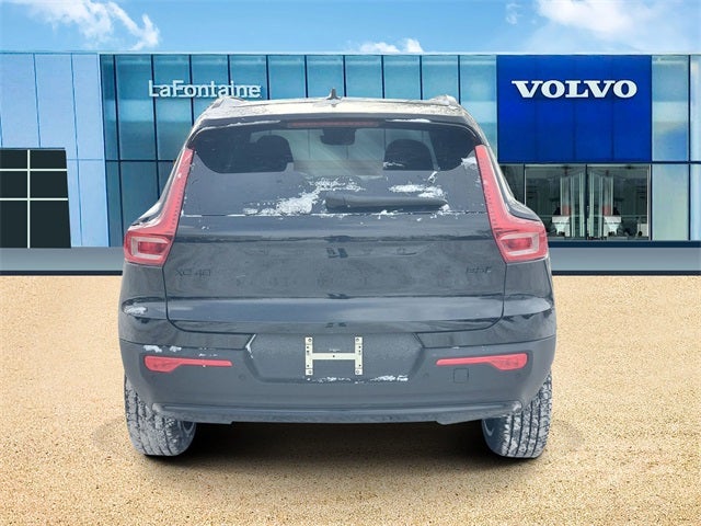 2026 Volvo XC40 B5 Ultra Black Edition