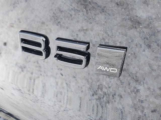 2026 Volvo XC40 B5 Ultra Black Edition