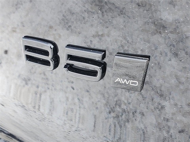 2026 Volvo XC40 B5 Ultra Black Edition