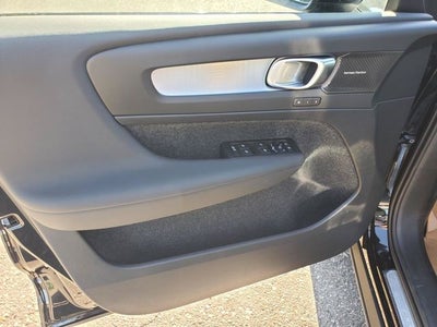 2026 Volvo XC40 B5 Ultra Black Edition