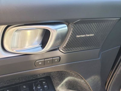 2026 Volvo XC40 B5 Ultra Black Edition