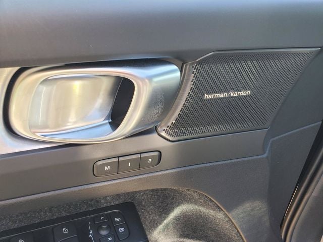 2026 Volvo XC40 B5 Ultra Black Edition