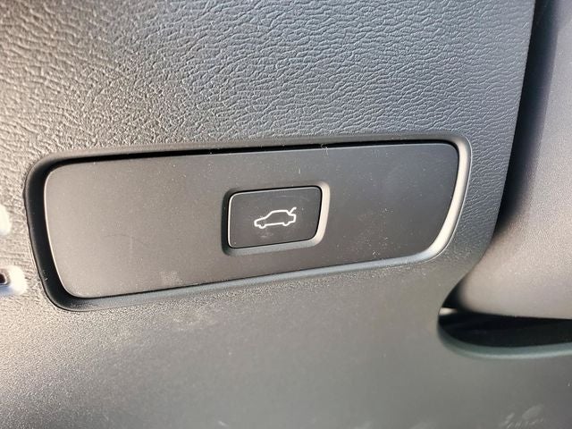 2026 Volvo XC40 B5 Ultra Black Edition