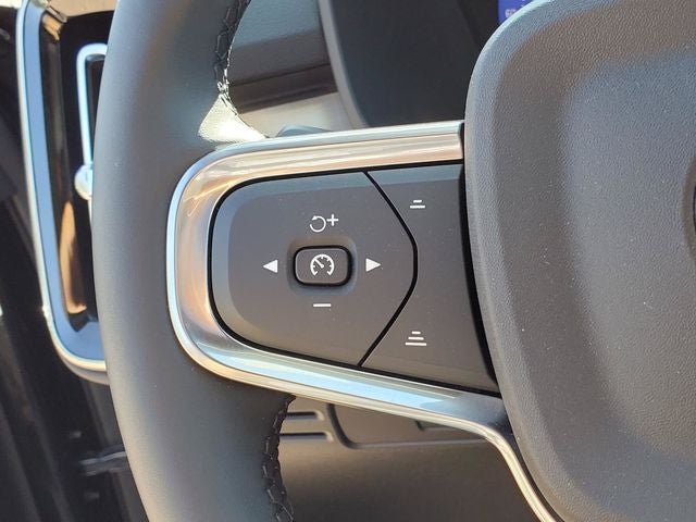 2026 Volvo XC40 B5 Ultra Black Edition