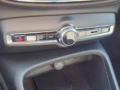 2026 Volvo XC40 B5 Ultra Black Edition