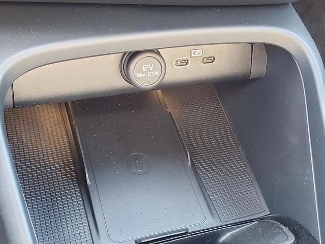 2026 Volvo XC40 B5 Ultra Black Edition