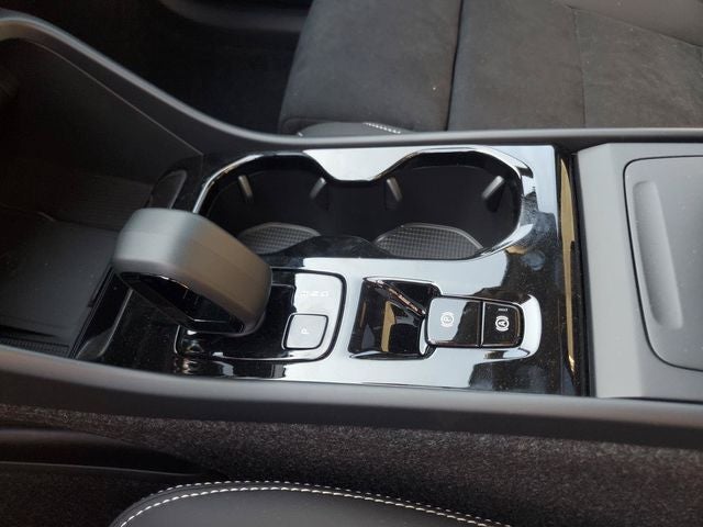2026 Volvo XC40 B5 Ultra Black Edition
