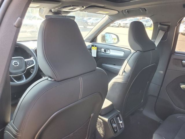2026 Volvo XC40 B5 Ultra Black Edition