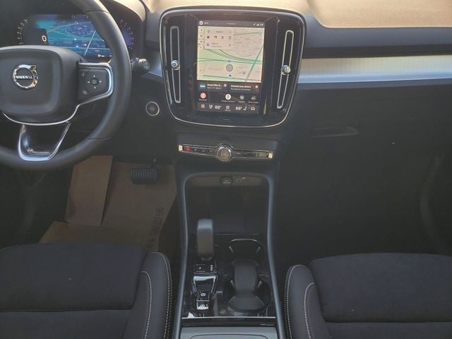 2026 Volvo XC40 B5 Ultra Black Edition