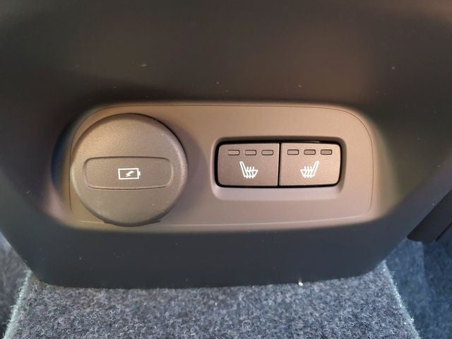 2026 Volvo XC40 B5 Ultra Black Edition