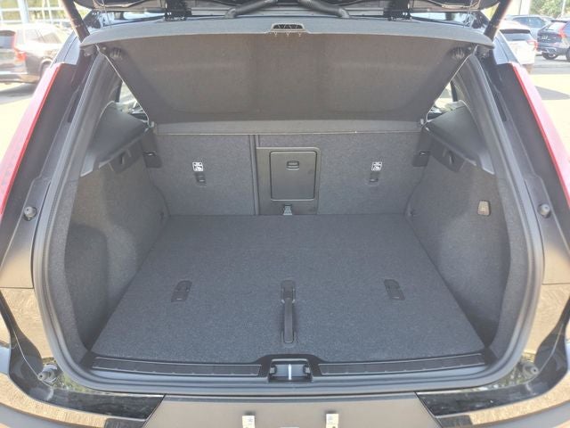2026 Volvo XC40 B5 Ultra Black Edition