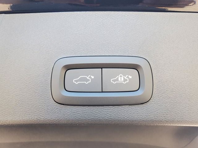 2026 Volvo XC40 B5 Ultra Black Edition