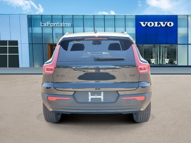 2026 Volvo XC40 B5 Ultra Black Edition