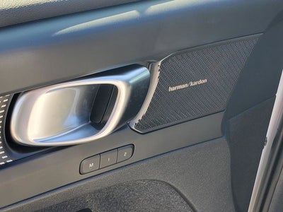 2026 Volvo XC40 B5 Ultra Black Edition