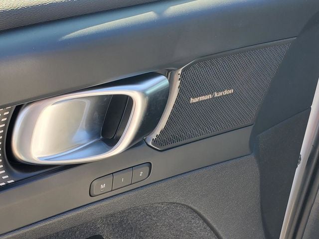 2026 Volvo XC40 B5 Ultra Black Edition