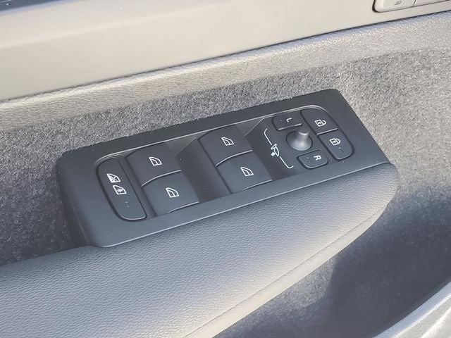 2026 Volvo XC40 B5 Ultra Black Edition