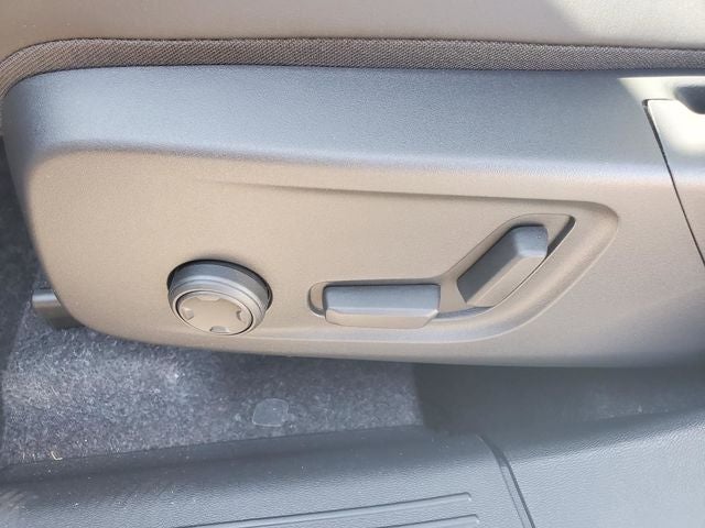 2026 Volvo XC40 B5 Ultra Black Edition