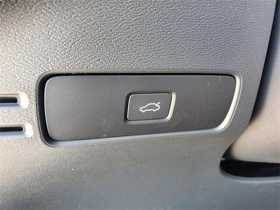 2026 Volvo XC40 B5 Ultra Black Edition