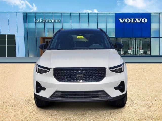 2026 Volvo XC40 B5 Ultra Black Edition