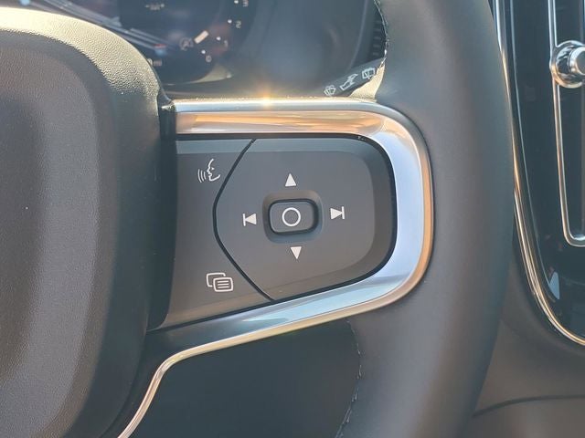 2026 Volvo XC40 B5 Ultra Black Edition