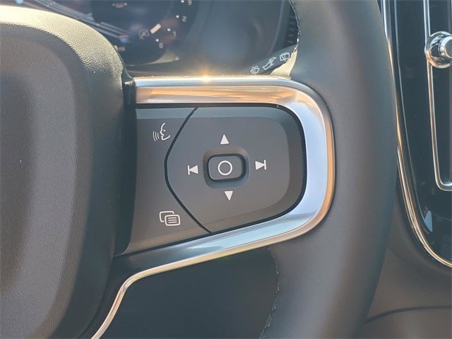 2026 Volvo XC40 B5 Ultra Black Edition