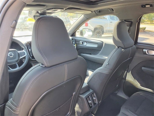 2026 Volvo XC40 B5 Ultra Black Edition