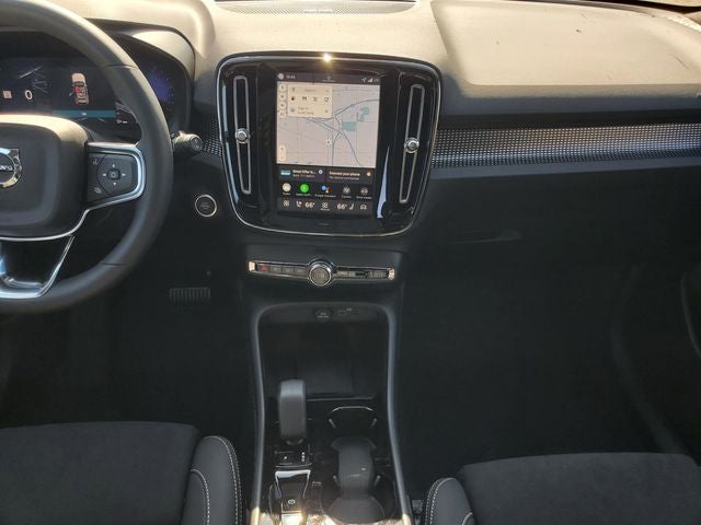 2026 Volvo XC40 B5 Ultra Black Edition