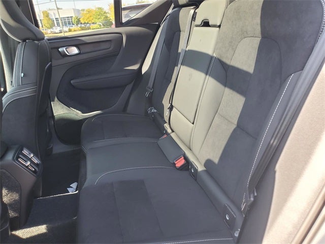 2026 Volvo XC40 B5 Ultra Black Edition