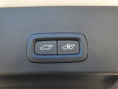 2026 Volvo XC40 B5 Ultra Black Edition